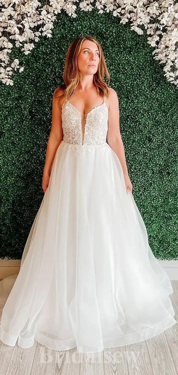 A-line Beach Luxurious Spaghetti Straps Romantic Dream Vintage Long Wedding Dresses WD380