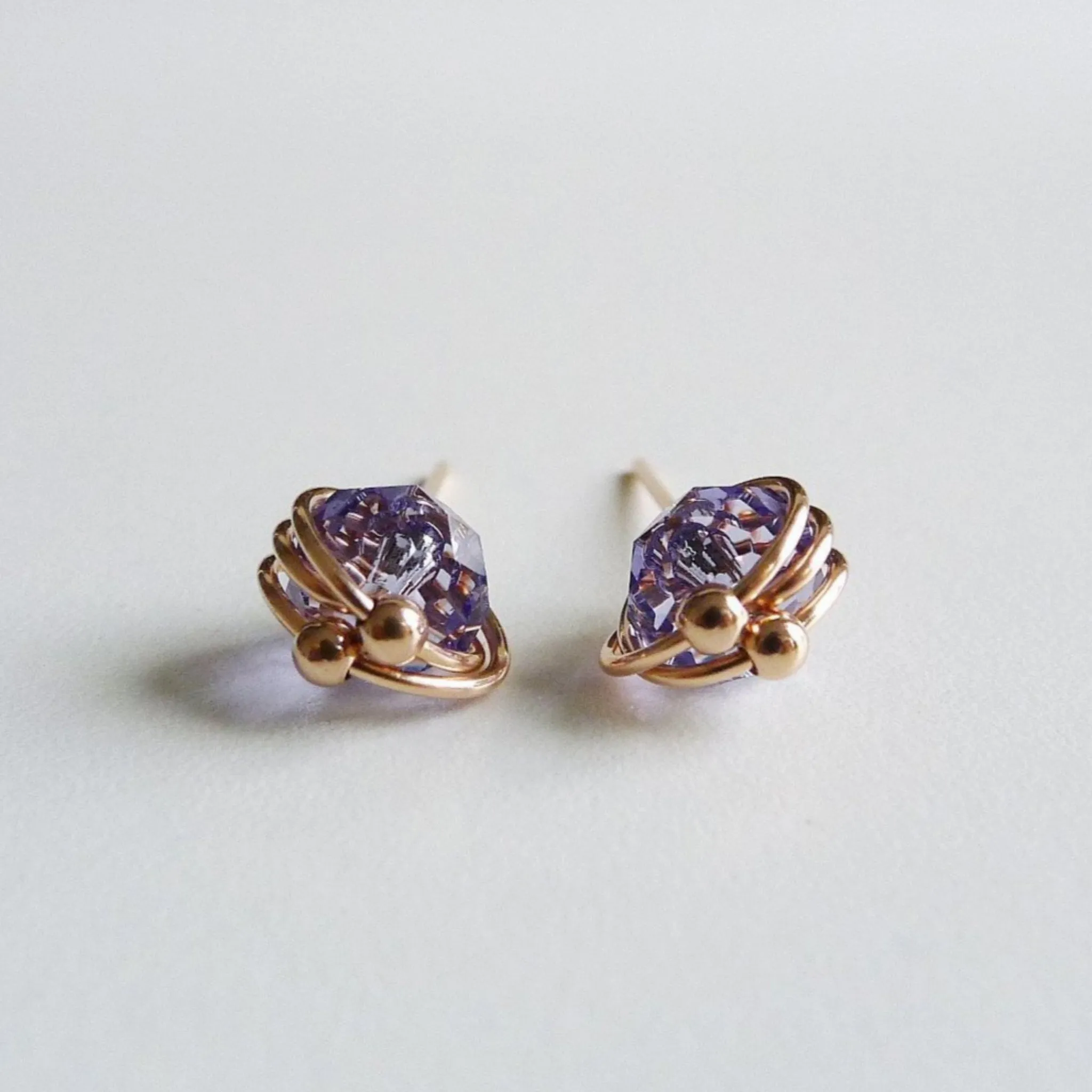 Atom Earstuds / Austrian Crystal | Romantic Tanzanite