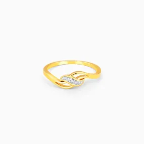 Alluring Gold Diamond Ring with Graceful Design