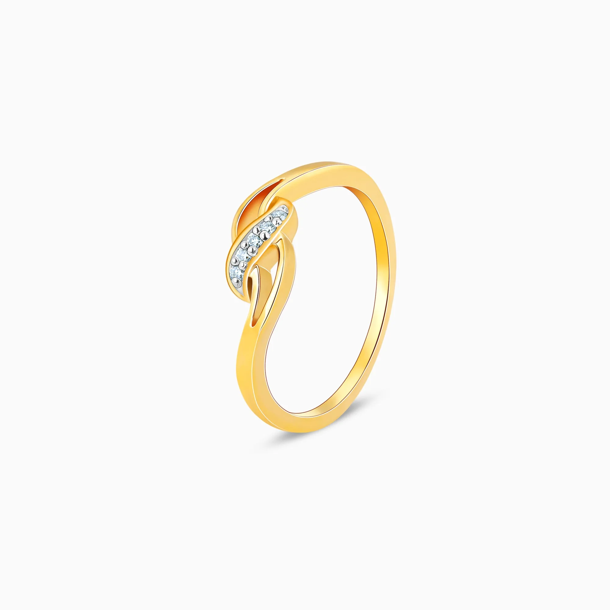 Alluring Gold Diamond Ring with Graceful Design