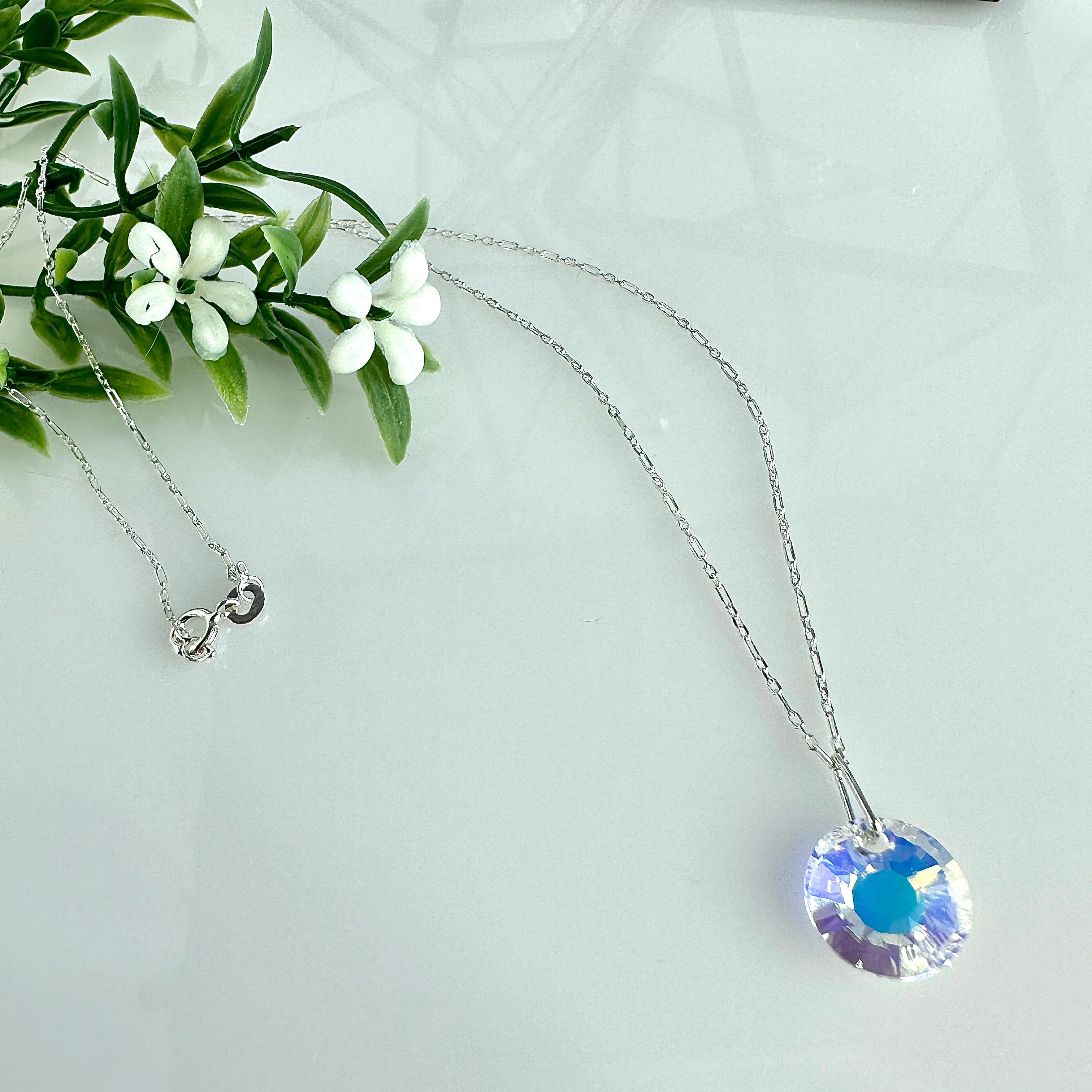 "Bright Round" Necklace (Iridescent)